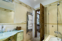 Ensuite facilities (bathtub with shower over)